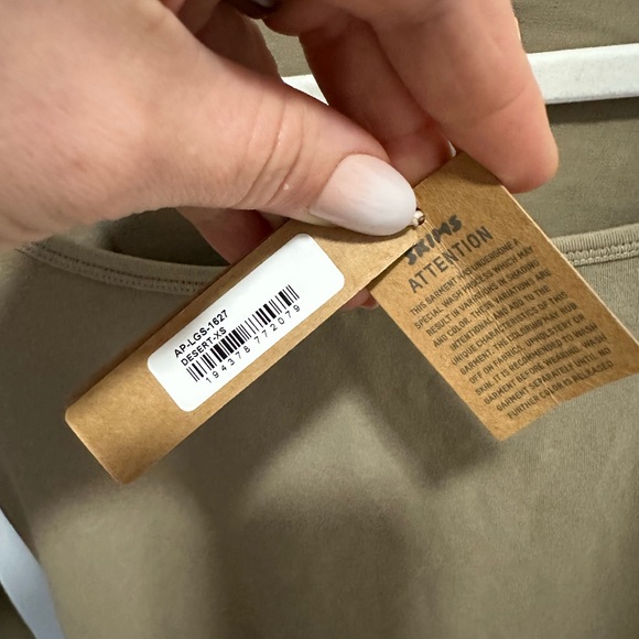 SKIMS NWT Vintage Scoop Long Sleeve Tee XS Desert - Picture 4 of 4